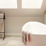 Feuchtraumplatte ermöglicht eine flexible Badgestaltung mit unterschiedlichen Materialien