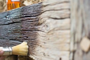Leinölfarben für den Holzschutz