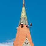 Renovierung_Kirchturm_Pfarrkirche_Jenbach_-_Lärchenholzschindeln_Holzschindeln_Astner,_Wiesing